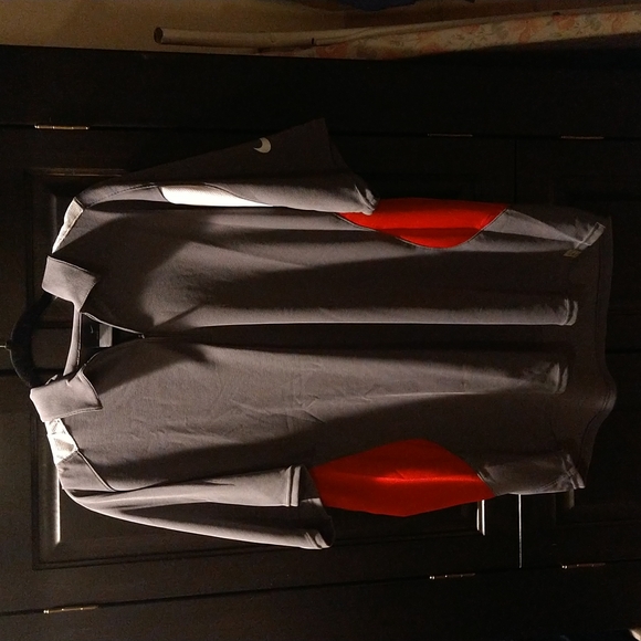 Nike Premium Tennis Shirt - Picture 2 of 4